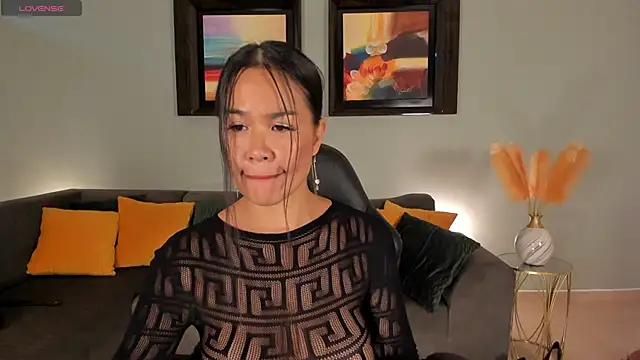 Snapshot of PuiYee chatting on 01.06.25 PuiYee online show from 01.06.25