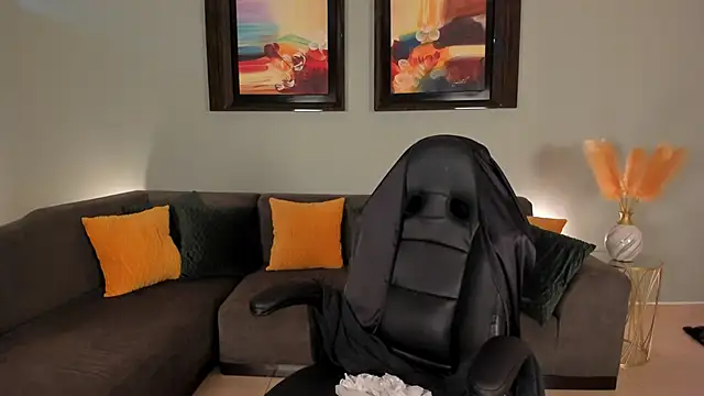 Snapshot of PuiYee chatting on 01.24.25 PuiYee online show from 01.24.25