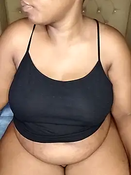 Snapshot of makaviwe chatting on 02.25.25 makaviwe online show from 02.25.25