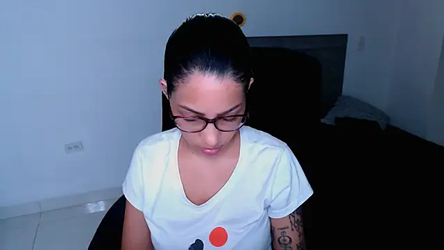 Snapshot of diana__34 chatting on 05.13.26 diana 34 online show from 05.13.26