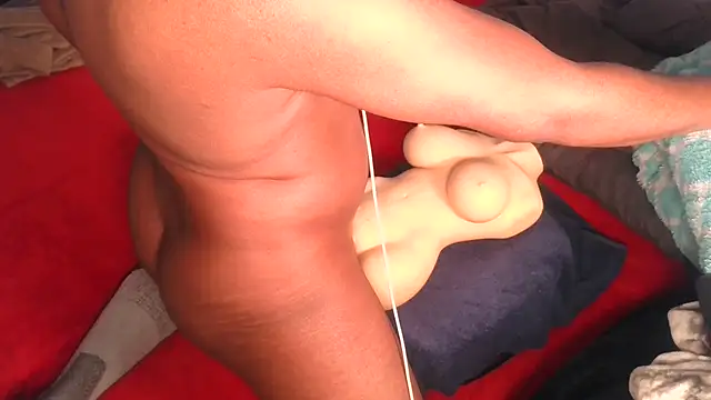 Snapshot of Carolinayoungin chatting on 12.11.24 Carolinayoungin online show from 12.11.24