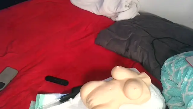 Snapshot of Carolinayoungin chatting on 12.23.24 Carolinayoungin online show from 12.23.24