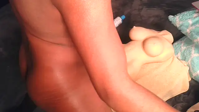 Snapshot of Carolinayoungin chatting on 01.28.25 Carolinayoungin online show from 01.28.25