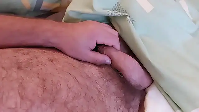 Snapshot of Ettarak chatting on 10.27.25 Ettarak online show from 10.27.25