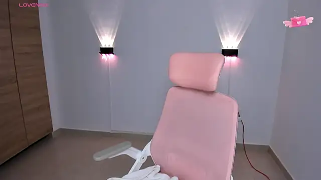 emily villamil online show from 02.15.25