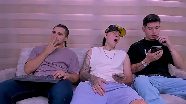 Snapshot of blessmyneighbors2 chatting on 02.07.25 blessmyneighbors2 online show from 02.07.25