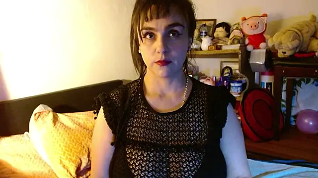 Snapshot of collette_beaufoy_ chatting on 02.17.26 collette beaufoy online show from 02.17.26