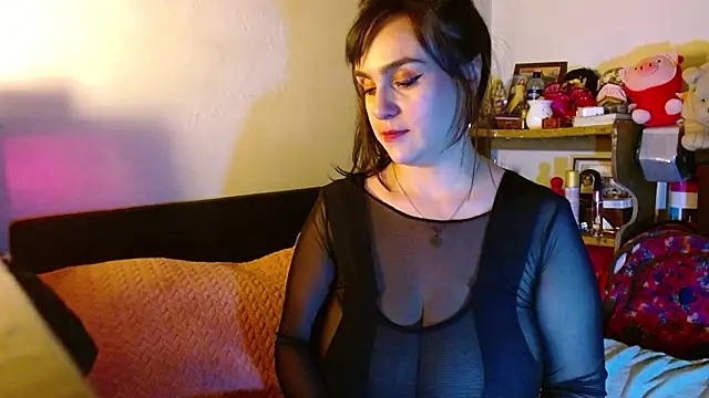 Snapshot of collette_beaufoy_ chatting on 02.21.26 collette beaufoy online show from 02.21.26