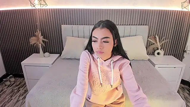 Snapshot of SHANONCLARK chatting on 09.18.25 SHANONCLARK online show from 09.18.25