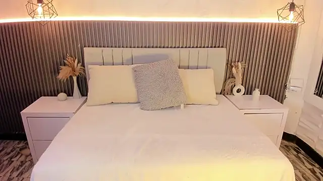 Snapshot of SHANONCLARK chatting on 10.02.25 SHANONCLARK online show from 10.02.25