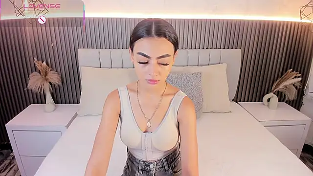 Snapshot of SHANONCLARK chatting on 10.03.25 SHANONCLARK online show from 10.03.25