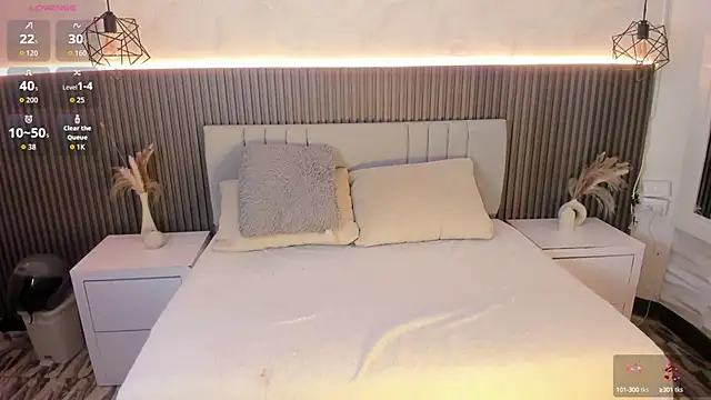 Snapshot of SHANONCLARK chatting on 10.07.25 SHANONCLARK online show from 10.07.25