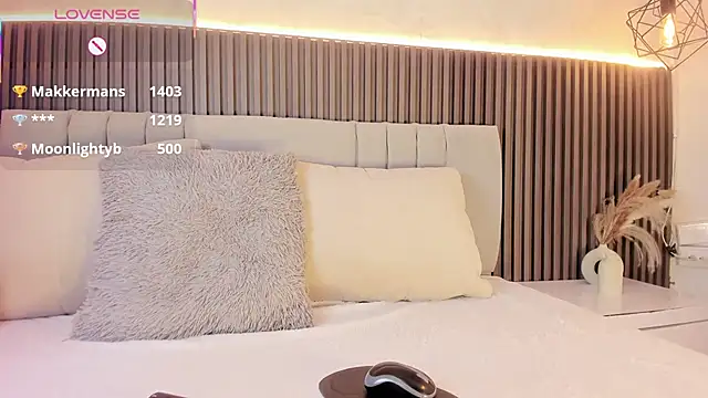 Snapshot of SHANONCLARK chatting on 10.08.25 SHANONCLARK online show from 10.08.25