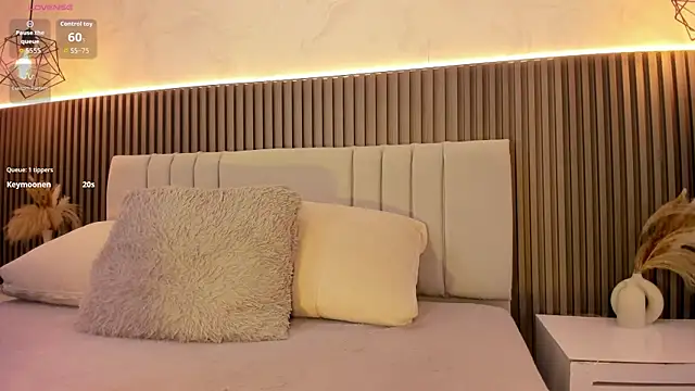 Snapshot of SHANONCLARK chatting on 10.10.25 SHANONCLARK online show from 10.10.25