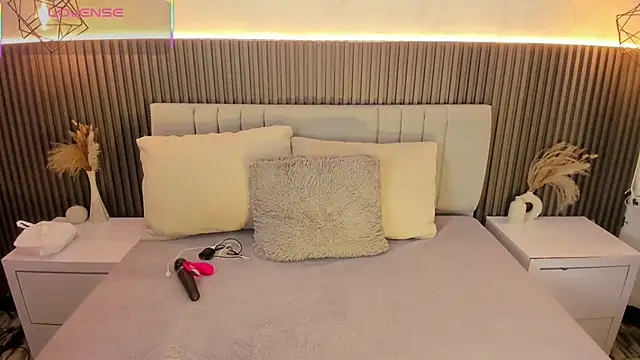 Snapshot of SHANONCLARK chatting on 10.11.25 SHANONCLARK online show from 10.11.25