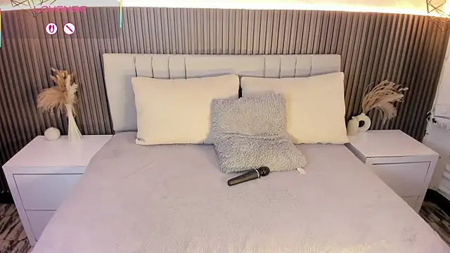 Snapshot of SHANONCLARK chatting on 10.14.25 SHANONCLARK online show from 10.14.25