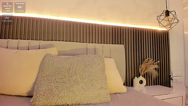 Snapshot of SHANONCLARK chatting on 10.15.25 SHANONCLARK online show from 10.15.25