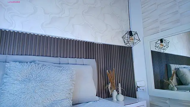 SHANONCLARK online show from 04.15.26