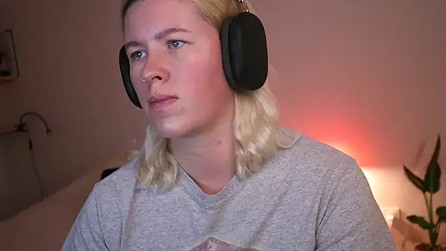 moonamii online show from 12.10.24