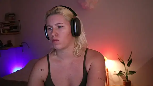 moonamii online show from 01.15.25