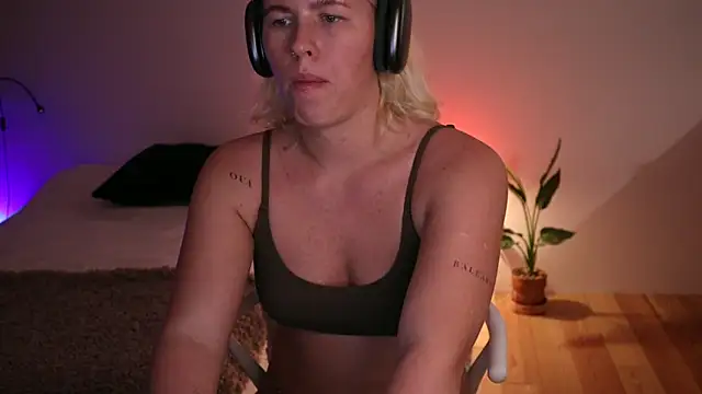 moonamii online show from 01.22.25