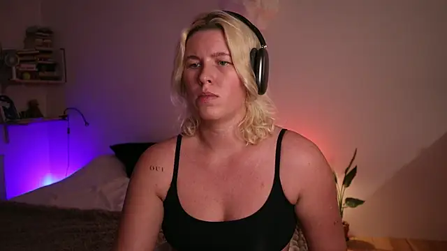 moonamii online show from 01.28.25