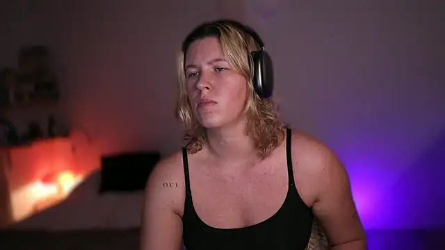 moonamii online show from 03.18.25