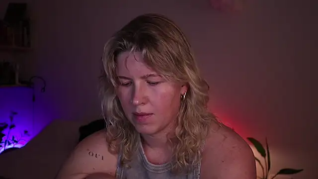 moonamii online show from 10.21.25