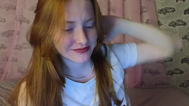Snapshot of FiaMoor chatting on 07.17.26 FiaMoor online show from 07.17.26