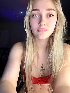 Snapshot of Good__Girl_ chatting on 09.24.25 Good  Girl  online show from 09.24.25