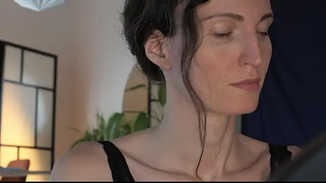 yulladao online show from 09.21.25