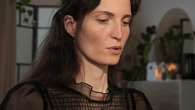 yulladao online show from 10.23.25