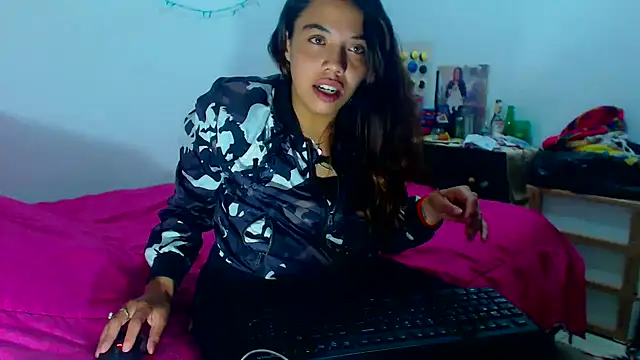 AmaraRoberts420 online show from 12.14.24