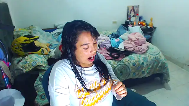 AmaraRoberts420 online show from 10.22.25