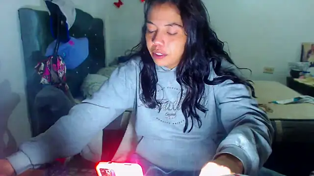 AmaraRoberts420 online show from 11.19.25