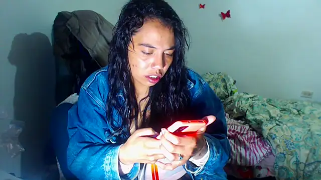 AmaraRoberts420 online show from 11.28.25