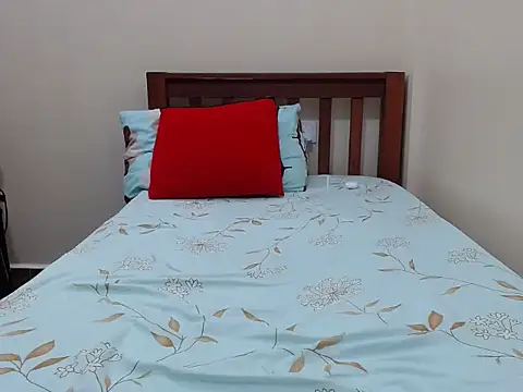 Snapshot of traper_1 chatting on 10.02.25 traper 1 online show from 10.02.25