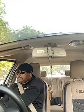 Dick 6inches online show from 11.04.25