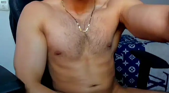 Snapshot of Tommy_Bred chatting on 02.01.25 Tommy Bred online show from 02.01.25