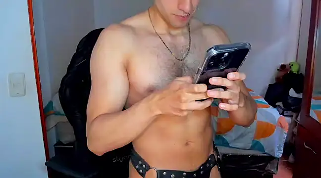 Snapshot of Tommy_Bred chatting on 03.15.25 Tommy Bred online show from 03.15.25