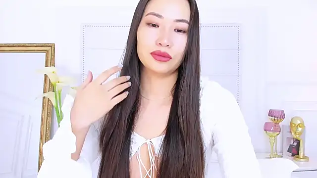 NaomiYuu online show from 02.22.25