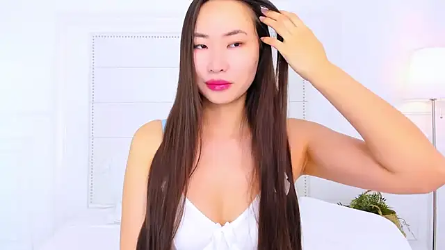 NaomiYuu online show from 11.07.25