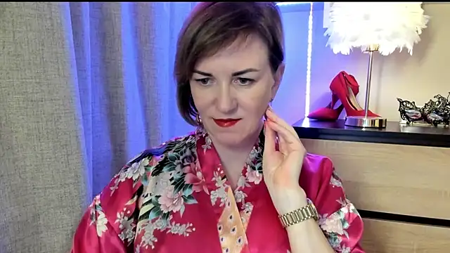 Snapshot of feliziaDesire chatting on 09.27.25 feliziaDesire online show from 09.27.25