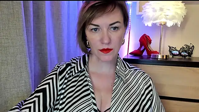 Snapshot of feliziaDesire chatting on 09.28.25 feliziaDesire online show from 09.28.25