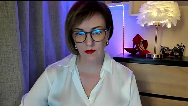 Snapshot of feliziaDesire chatting on 09.29.25 feliziaDesire online show from 09.29.25