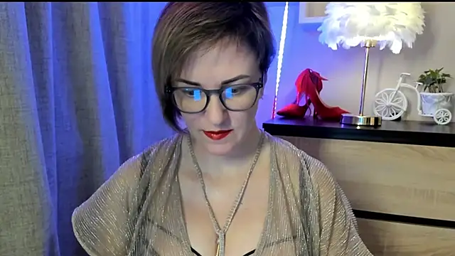 Snapshot of feliziaDesire chatting on 10.05.25 feliziaDesire online show from 10.05.25