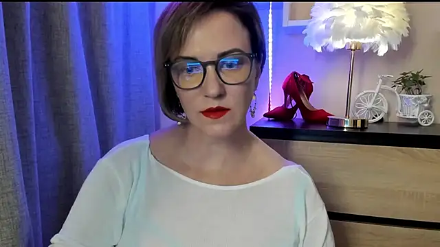 Snapshot of feliziaDesire chatting on 10.06.25 feliziaDesire online show from 10.06.25