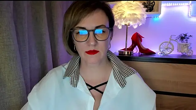 Snapshot of feliziaDesire chatting on 10.09.25 feliziaDesire online show from 10.09.25