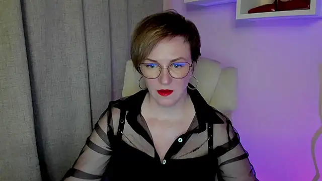 Snapshot of feliziaDesire chatting on 06.23.26 feliziaDesire online show from 06.23.26