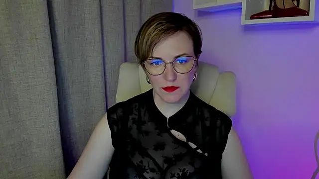 Snapshot of feliziaDesire chatting on 06.28.26 feliziaDesire online show from 06.28.26